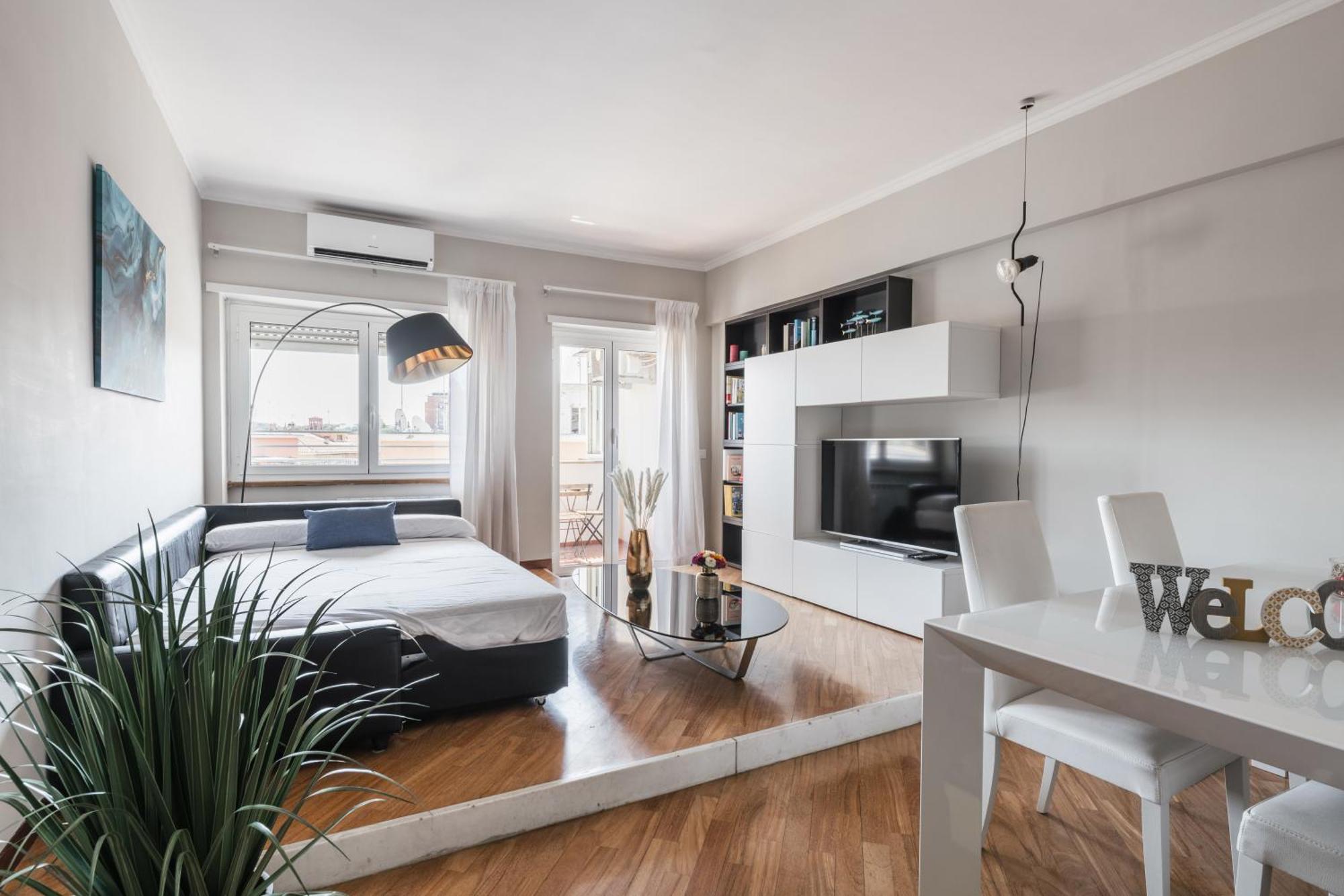 Elegant Hideaway Steps From St Peter Rom